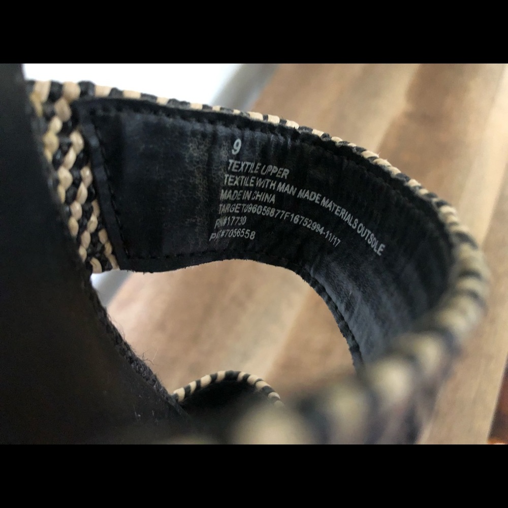 Universal Thread Sandals - image 4